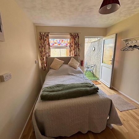 1A Butty Bach Apartment Milford Haven Exterior photo