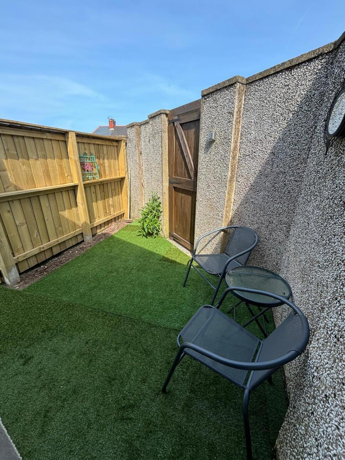 1A Butty Bach Apartment Milford Haven Exterior photo